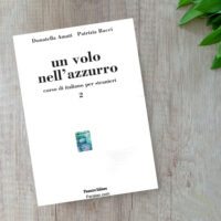 کتاب Un volo nell'azzurro Corso di italiano per stranieri 2
